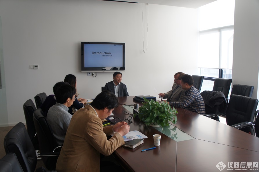 欧阳教授参与新拓公司与德国厂商洽谈.jpg